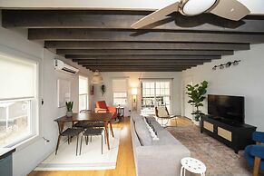 Plum Perfect Hideaway by Avantstay Near Downtown