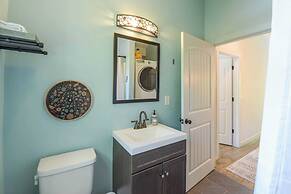 Plum Perfect Hideaway by Avantstay Near Downtown