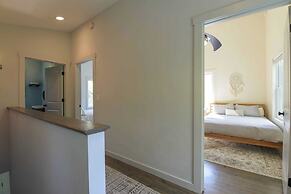 Plum Perfect Hideaway by Avantstay Near Downtown