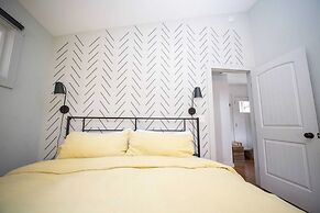 Plum Perfect Hideaway by Avantstay Near Downtown