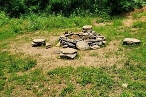 Deer Haven by Avantstay Cabin w/ Pond, Waterfall