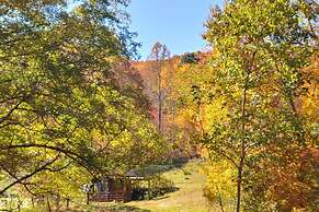 Deer Haven by Avantstay Cabin w/ Pond, Waterfall