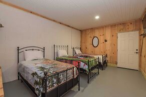 Deer Haven by Avantstay Cabin w/ Pond, Waterfall