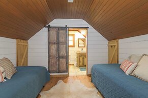 Deer Haven by Avantstay Cabin w/ Pond, Waterfall