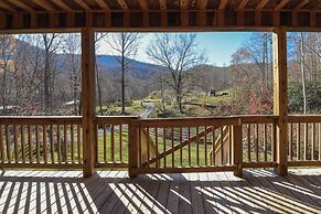 Deer Haven by Avantstay Cabin w/ Pond, Waterfall