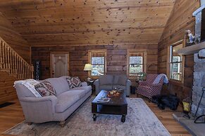 Deer Haven by Avantstay Cabin w/ Pond, Waterfall