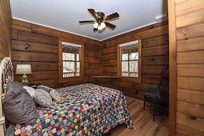 Deer Haven by Avantstay Cabin w/ Pond, Waterfall