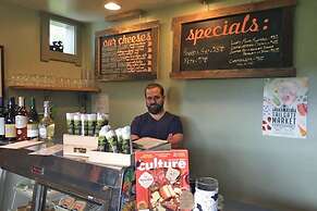 Asheville Cottage Retreat by Avantstay A+ Charm