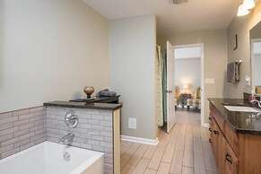 Asheville Cottage Retreat by Avantstay A+ Charm