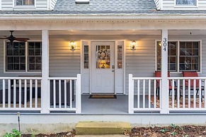 Asheville Cottage Retreat by Avantstay A+ Charm