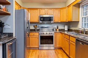 Asheville Cottage Retreat by Avantstay A+ Charm