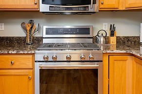 Asheville Cottage Retreat by Avantstay A+ Charm