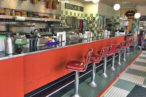 Asheville Cottage Retreat by Avantstay A+ Charm