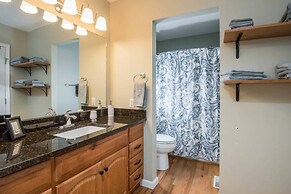 Asheville Cottage Retreat by Avantstay A+ Charm