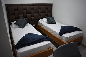 Cra. 81 No. 37d - 17