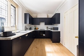 The Woking Wonder - Captivating 3bdr Flat With Parking