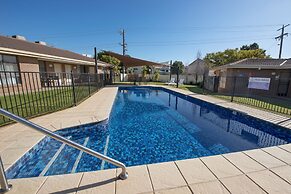 Jacaranda Motel & Holiday Units