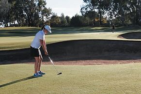 Jacaranda Motel & Holiday Units