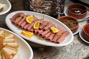 Luciana Hotel by FHM