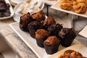 Luciana Hotel by FHM