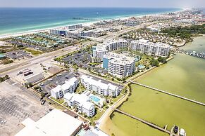 Hermitage 309 2 Bedroom Condo by RedAwning