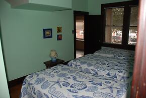 Beach Lovers Delight 3 Bedroom Cottage by RedAwning