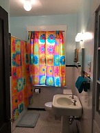 Beach Lovers Delight 3 Bedroom Cottage by RedAwning