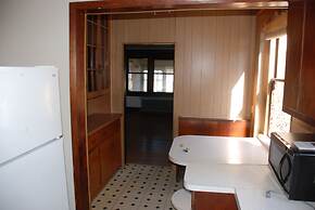 Beach Lovers Delight 3 Bedroom Cottage by RedAwning