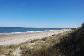 Beach Lovers Delight 3 Bedroom Cottage by RedAwning