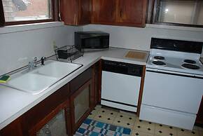 Beach Lovers Delight 3 Bedroom Cottage by RedAwning