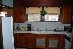 Beach Lovers Delight 3 Bedroom Cottage by RedAwning