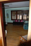 Beach Lovers Delight 3 Bedroom Cottage by RedAwning