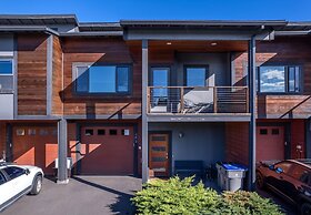 Hull Street Loft 2 Bedroom Townhouse by RedAwning