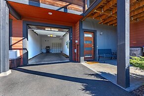 Hull Street Loft 2 Bedroom Townhouse by RedAwning