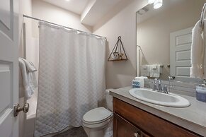 Hull Street Loft 2 Bedroom Townhouse by RedAwning