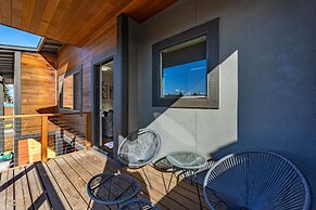 Hull Street Loft 2 Bedroom Townhouse by RedAwning