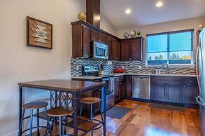 Hull Street Loft 2 Bedroom Townhouse by RedAwning