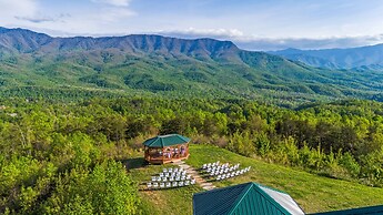 Breathtaking Views 10 Bedroom Cabin by RedAwning