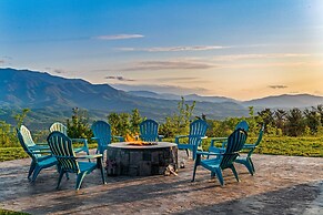 Breathtaking Views 10 Bedroom Cabin by RedAwning