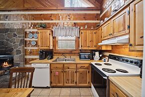 An Affair To Remember 1 Bedroom Cabin by Heavenly Views Resort