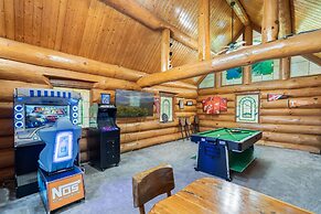 Parkway Treasure 3 Bedroom Cabin by Heavenly Views Resort