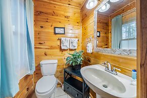 Parkway Treasure 3 Bedroom Cabin by Heavenly Views Resort