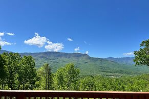 Elkmont Views Cabin by Heavenly Views Resort