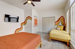 The Retro Retreat - Close to Downtown Fort Sam