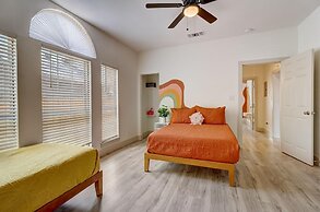 The Retro Retreat - Close to Downtown Fort Sam