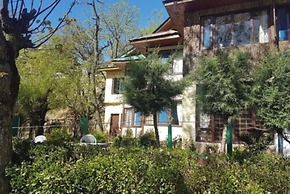 Goroomgo Khanday Guest House srinagar