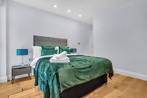 Three Bed Spacious Apartment in Dalston