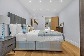 Three Bed Spacious Apartment in Dalston