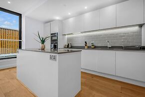 Three Bed Spacious Apartment in Dalston