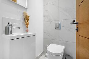 Three Bed Spacious Apartment in Dalston